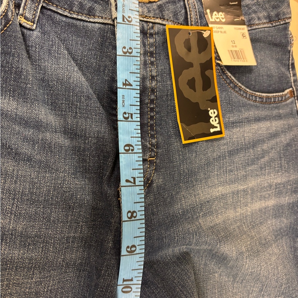Lee Men’s Relaxed Jeans in Mid Blue Denim